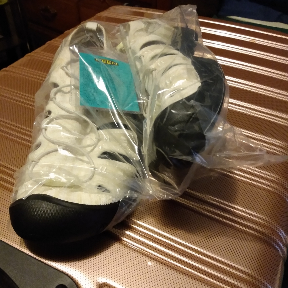 NWT KEEN Sandals outdoor